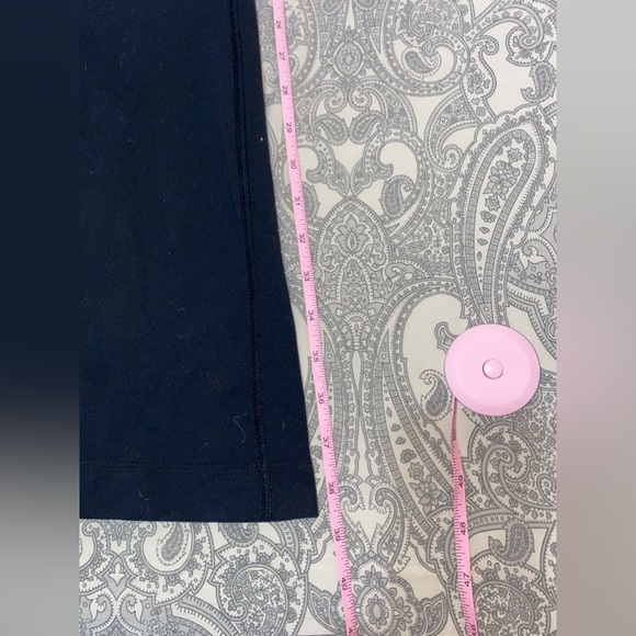 Lululemon size 6 black groove pants with white stripe waistband - Picture 8 of 8